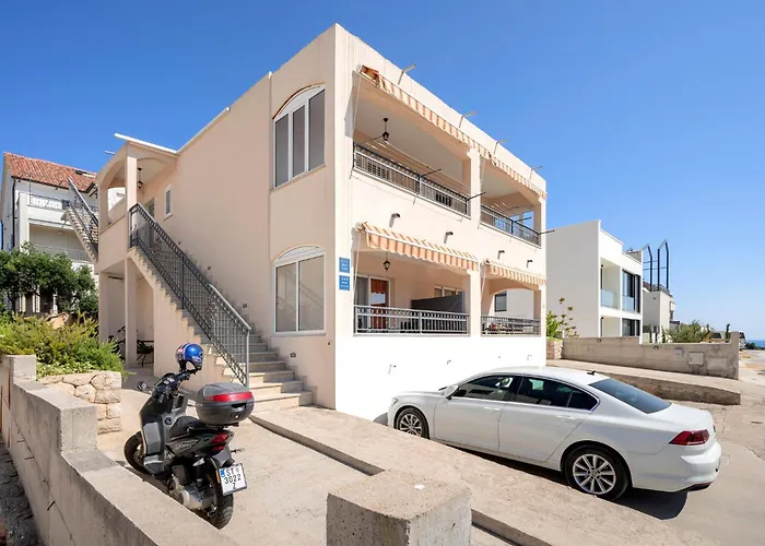 Milan Konukevi Hvar Town