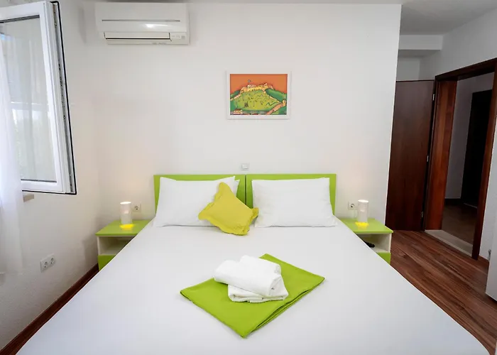 Konukevi Milan Hvar Town